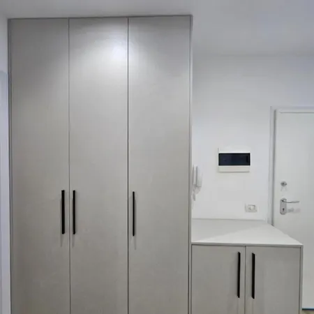 Najli Apartment's Tiran